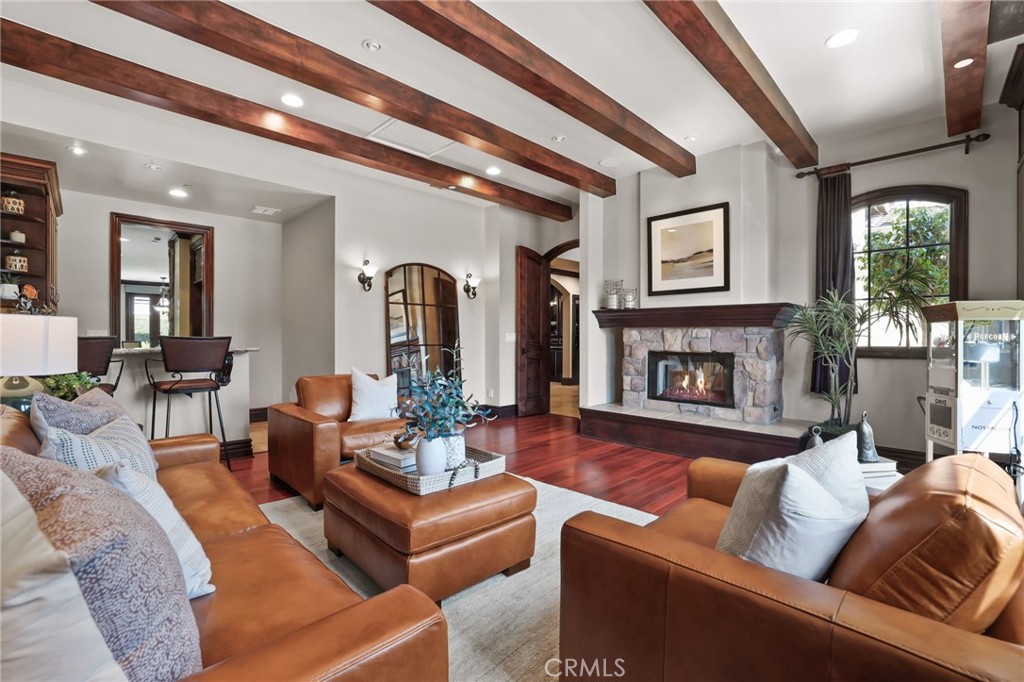 3311 Rossmoor Way