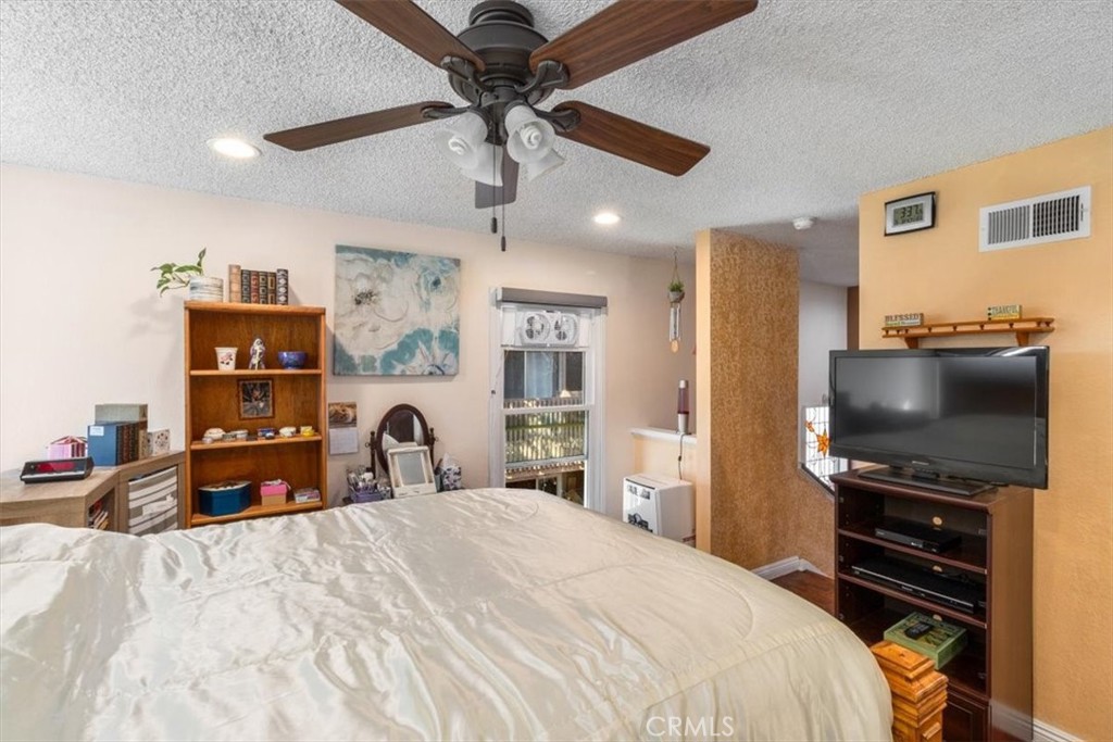 1084 Cabrillo Park # B