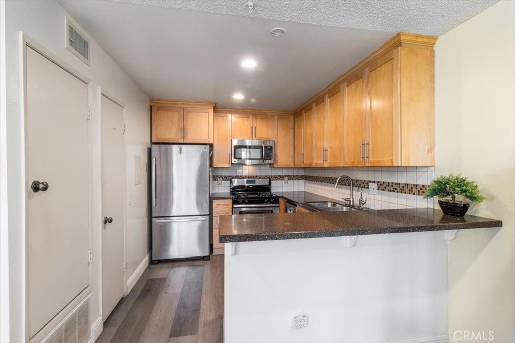 1084 Cabrillo Park # B