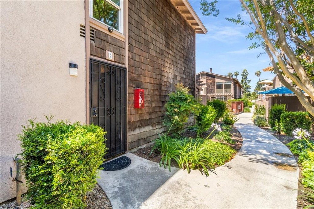 1084 Cabrillo Park # B