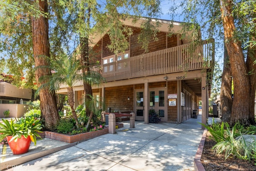 1084 Cabrillo Park # B