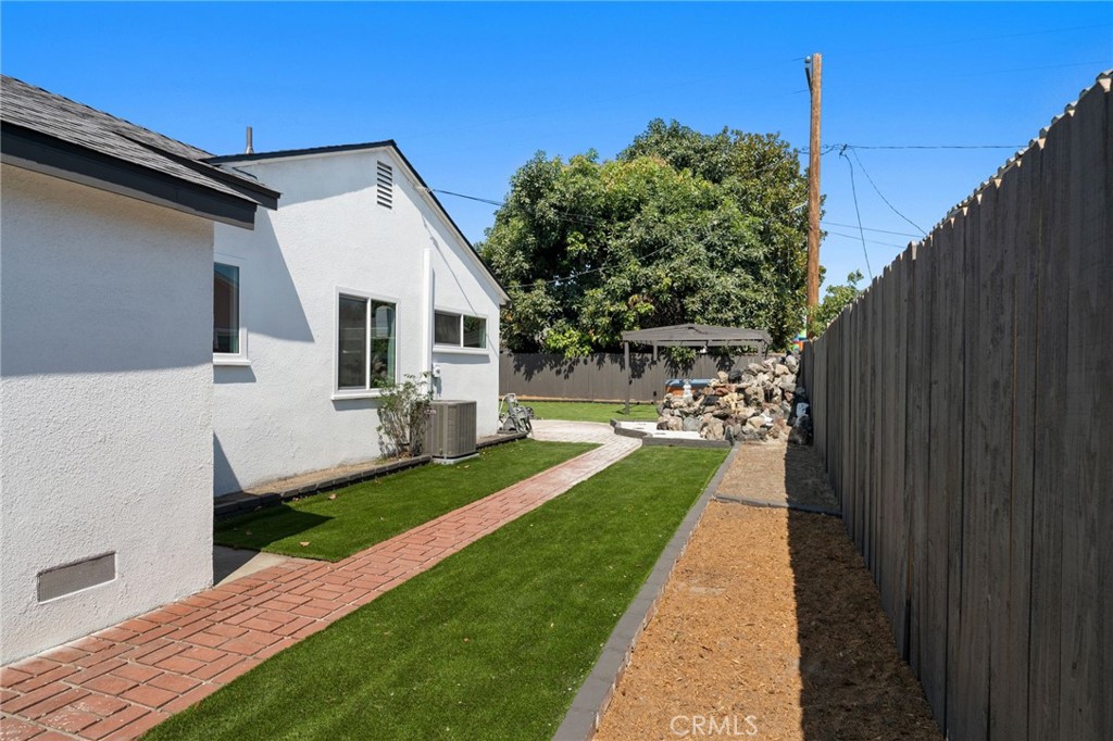 2945 W Bridgeport Avenue