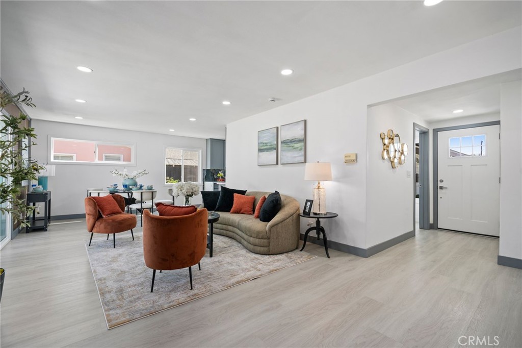 2945 W Bridgeport Avenue