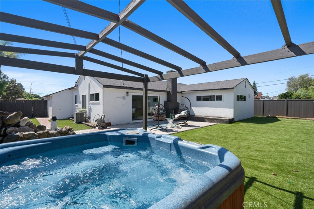 2945 W Bridgeport Avenue