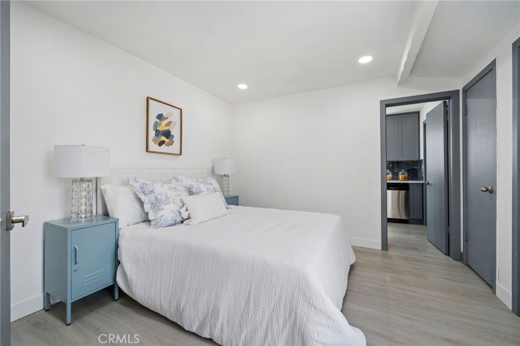 2945 W Bridgeport Avenue