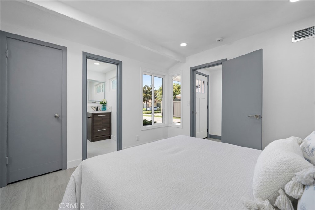 2945 W Bridgeport Avenue