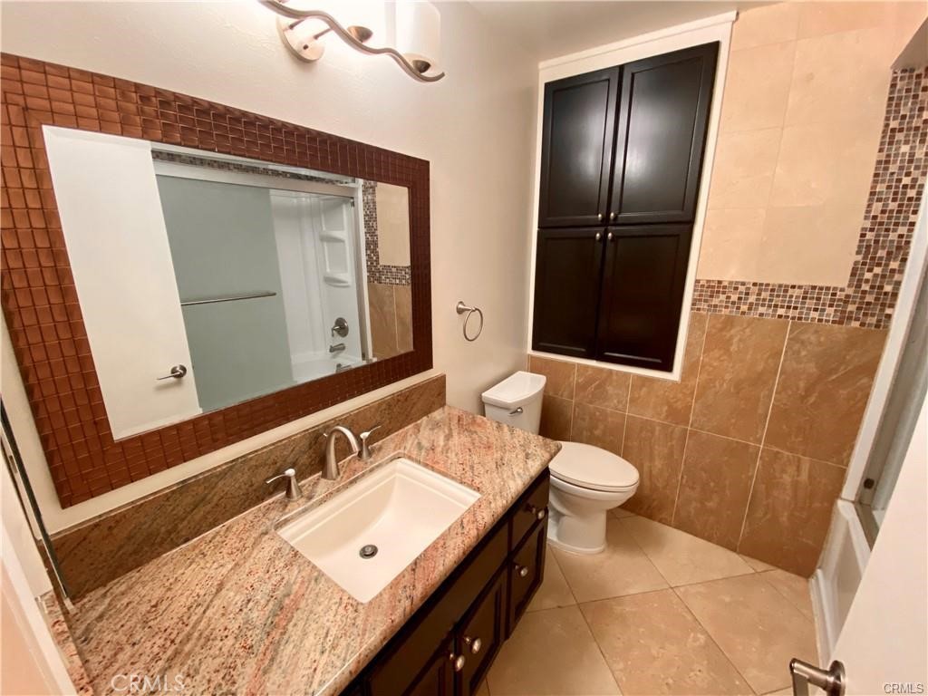 9658 Oakmount Street