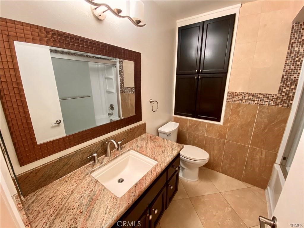 9658 Oakmount Street