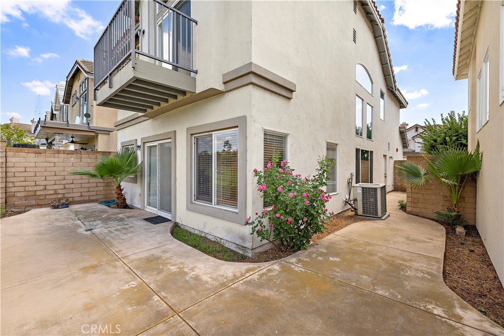 1037 Davis Way