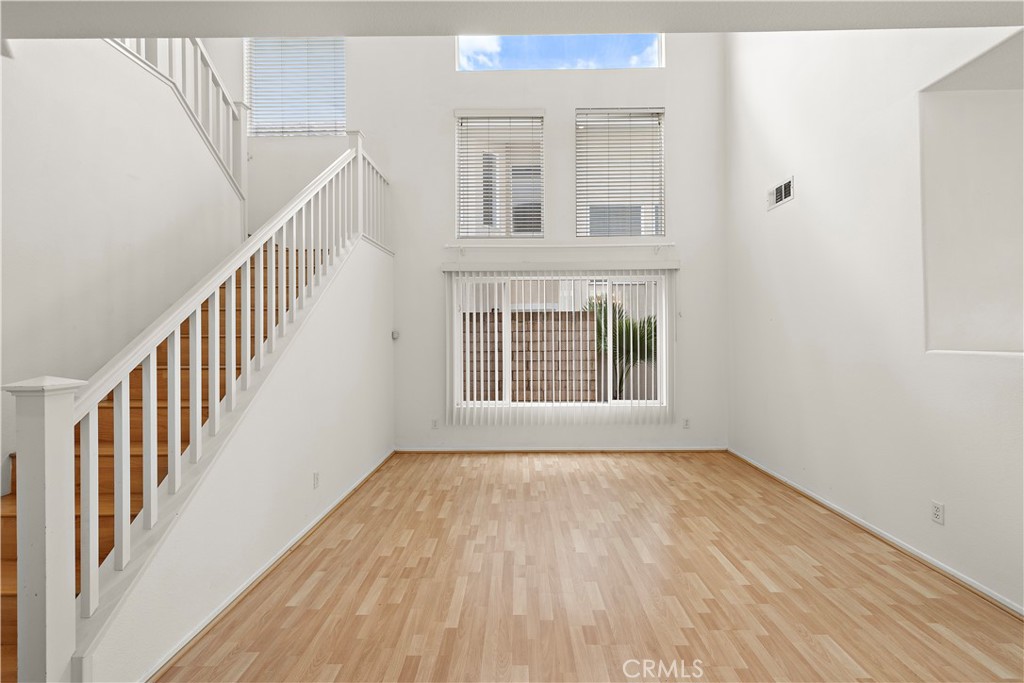 1037 Davis Way