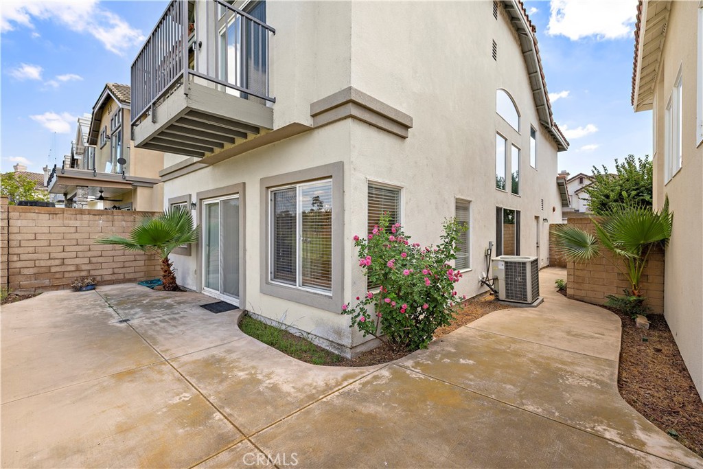1037 Davis Way