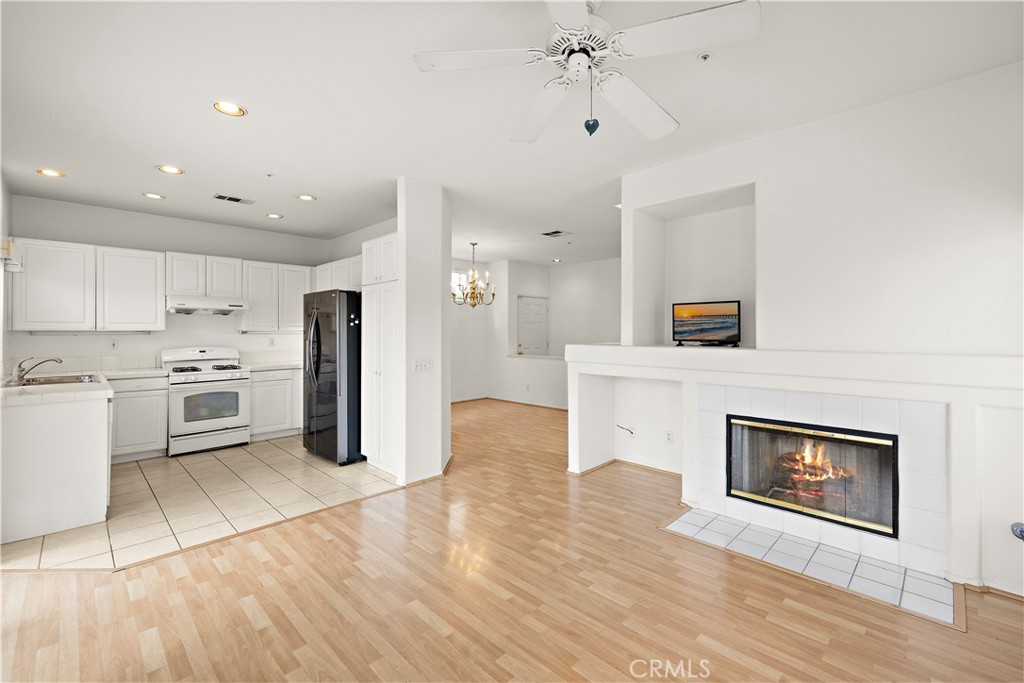 1037 Davis Way