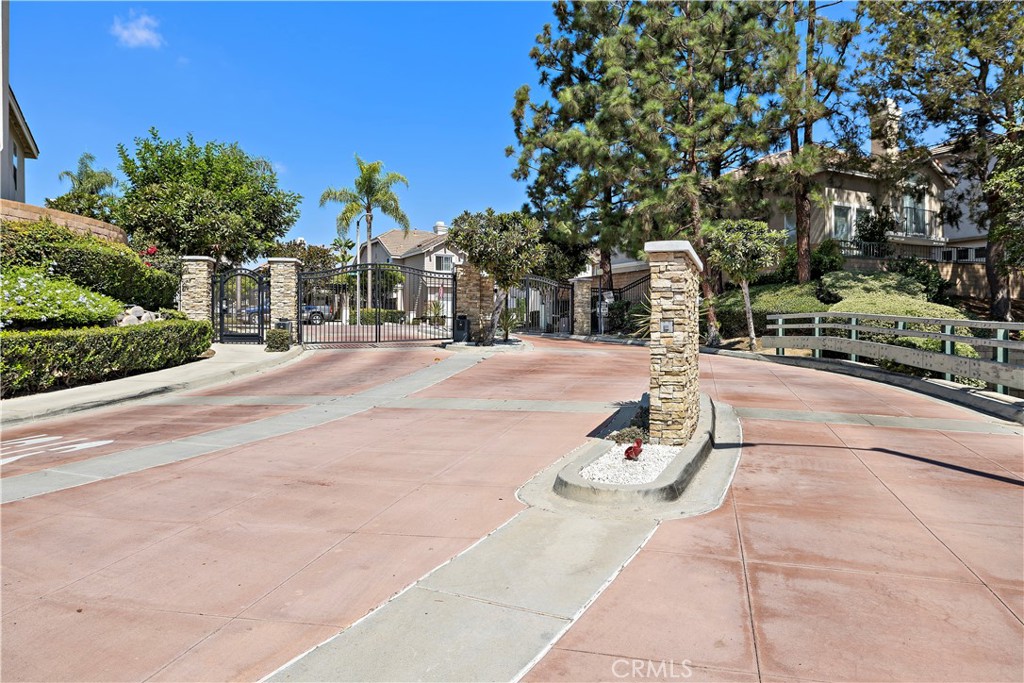 1037 Davis Way
