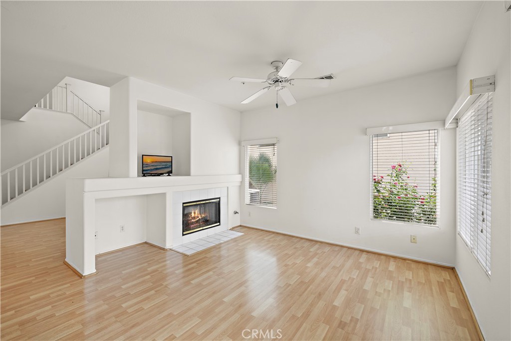 1037 Davis Way