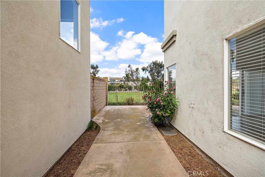 1037 Davis Way