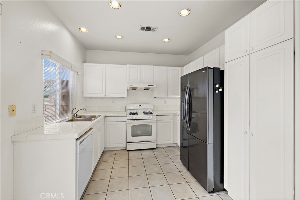 1037 Davis Way