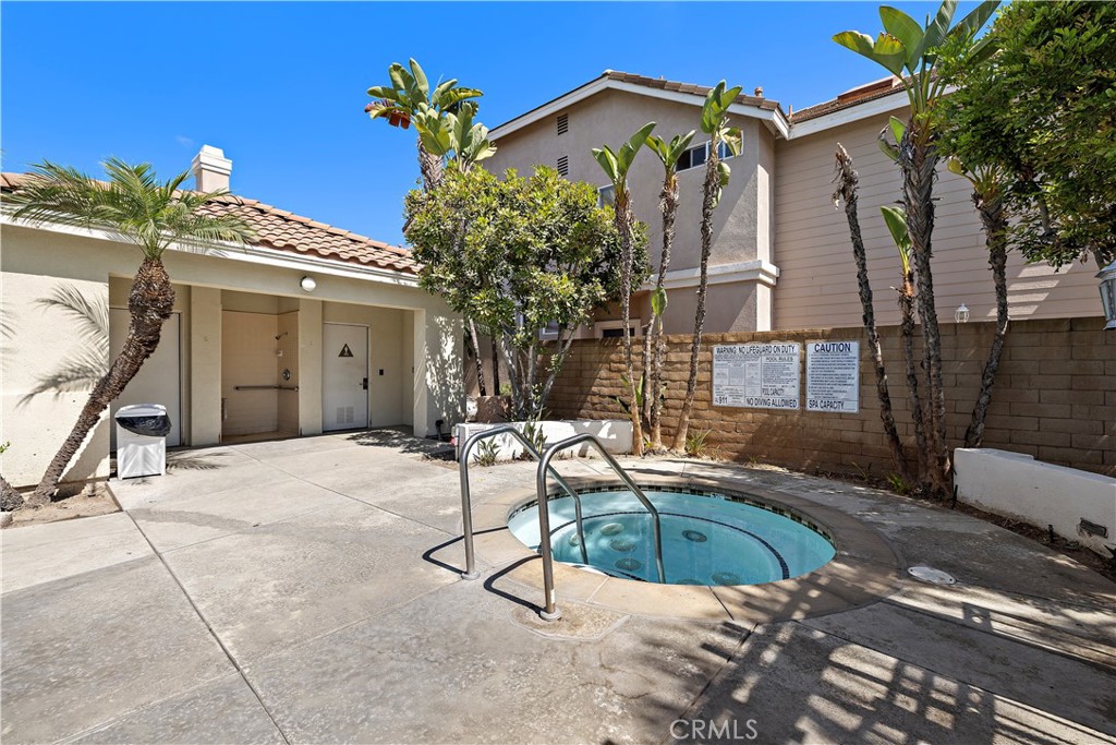 1037 Davis Way