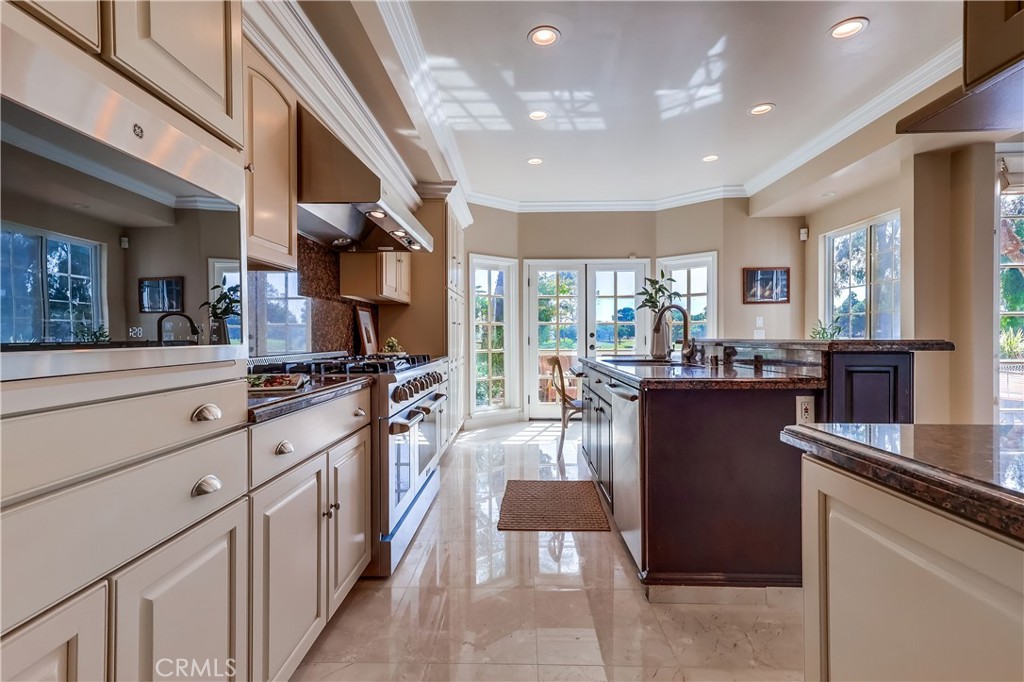 6032 Avenida De Castillo