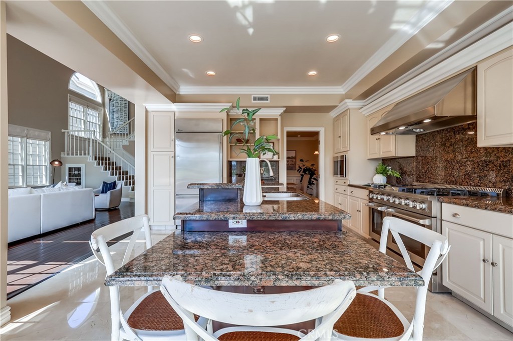 6032 Avenida De Castillo