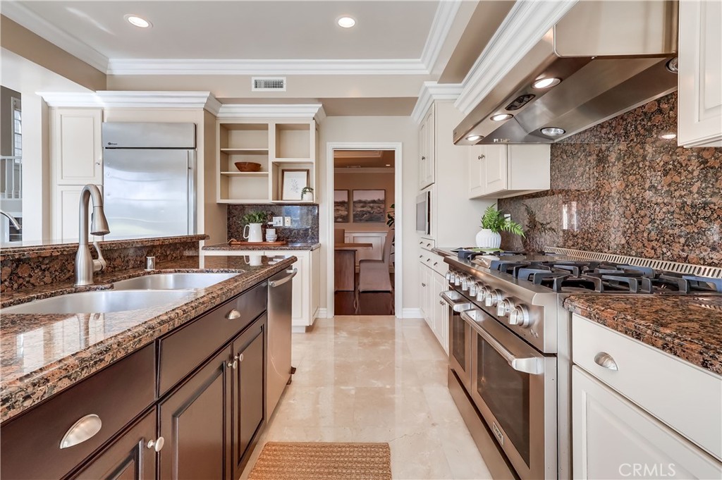 6032 Avenida De Castillo