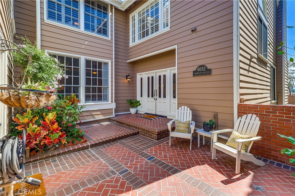 6032 Avenida De Castillo