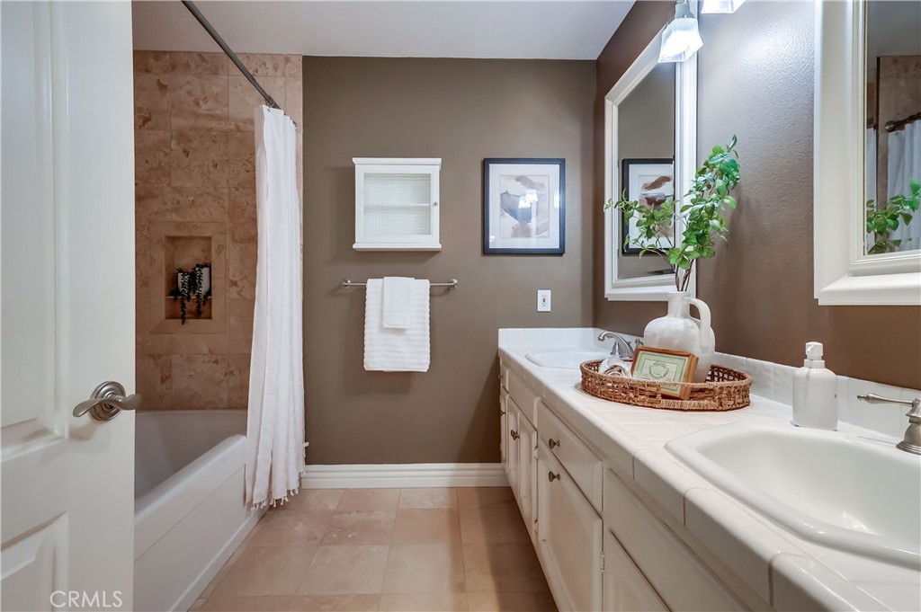 6032 Avenida De Castillo