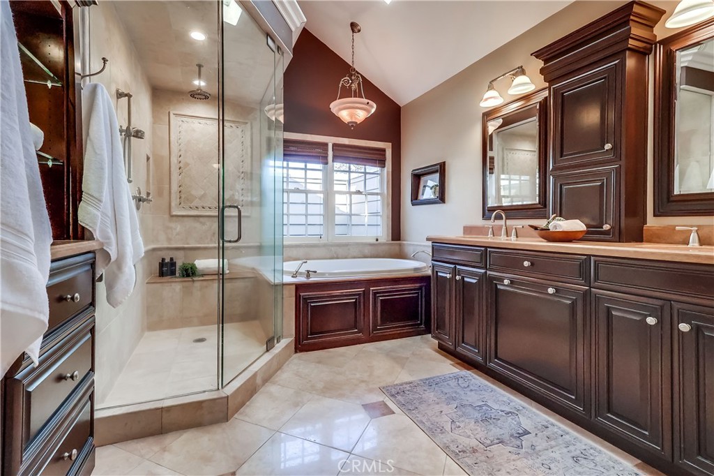 6032 Avenida De Castillo