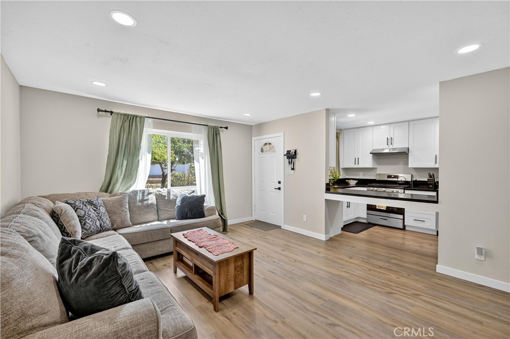 1427 Laramie