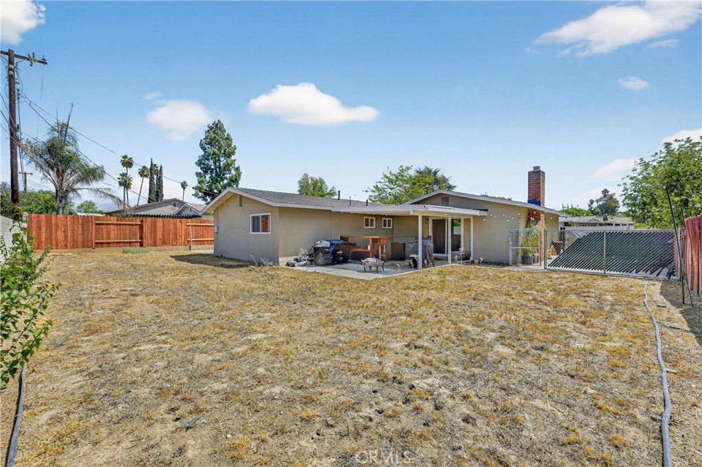 1427 Laramie