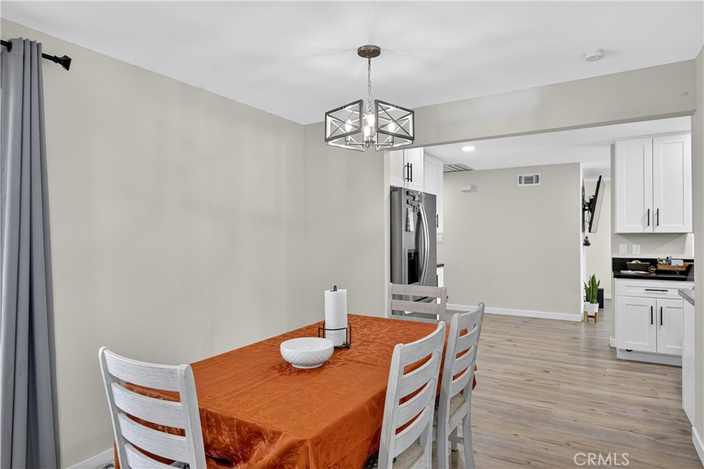 1427 Laramie