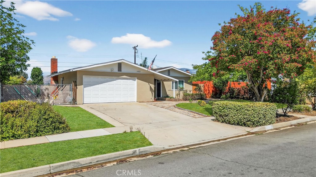 1427 Laramie