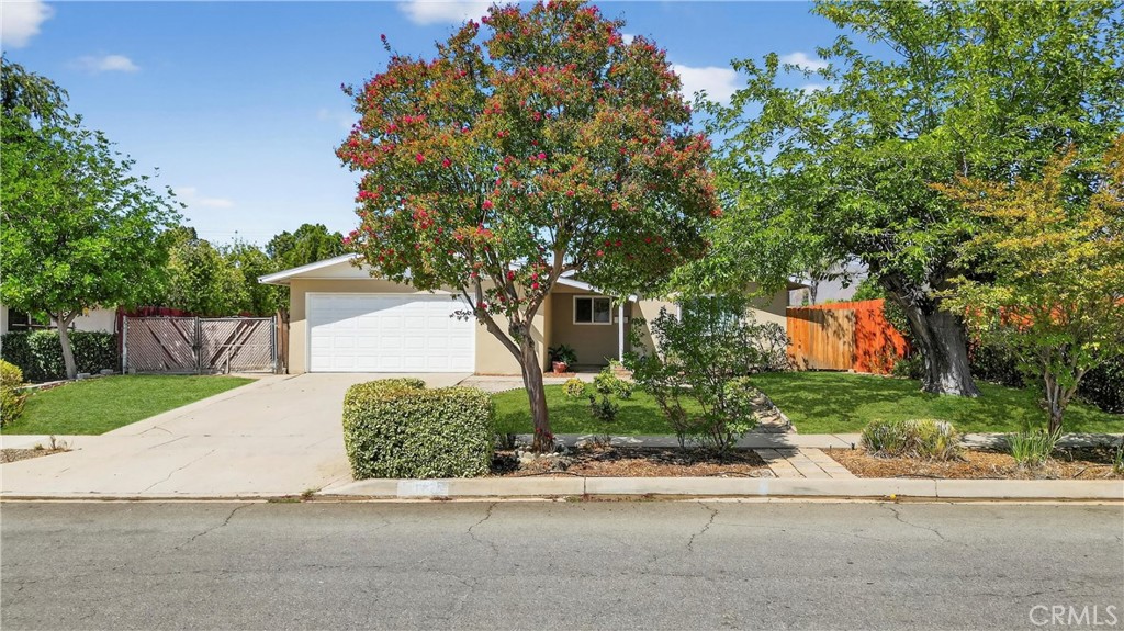 1427 Laramie