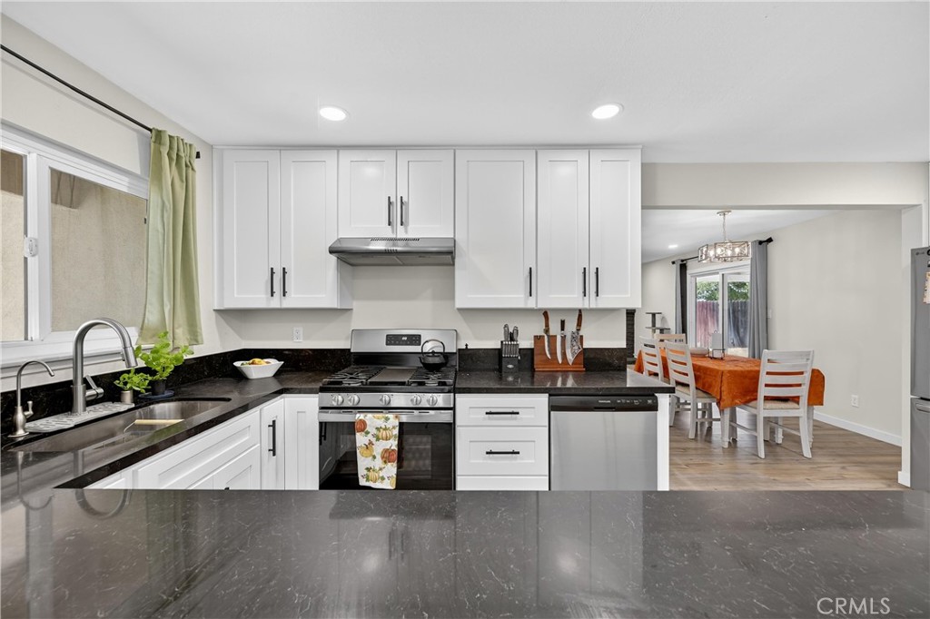 1427 Laramie
