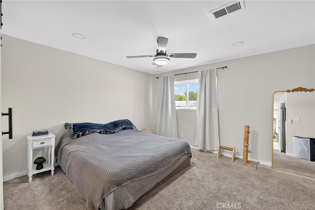 1427 Laramie