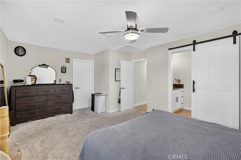 1427 Laramie