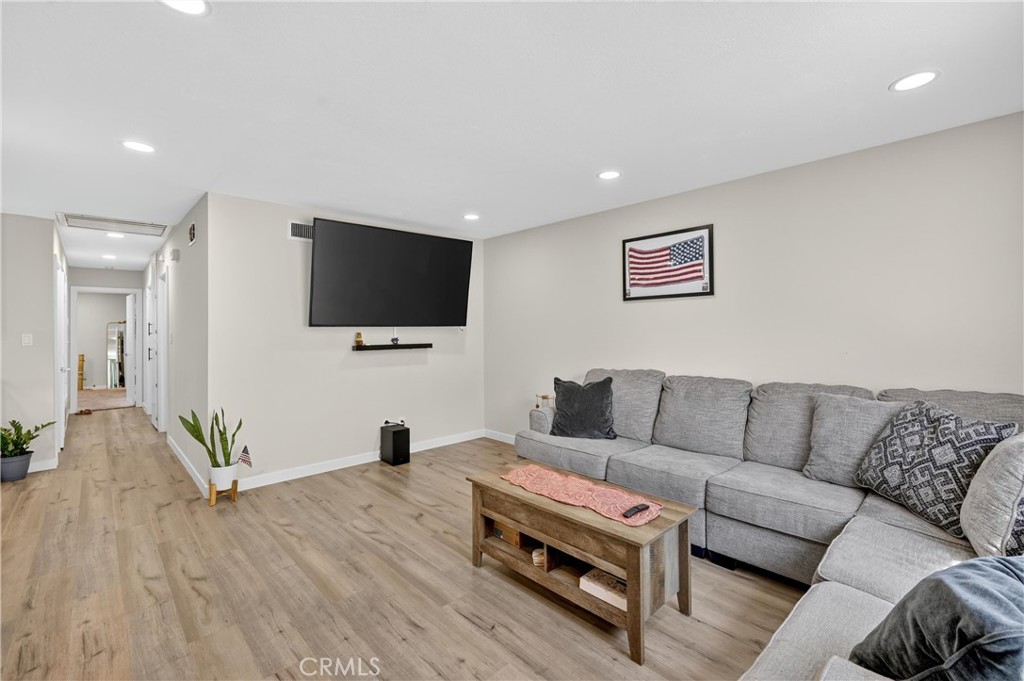 1427 Laramie