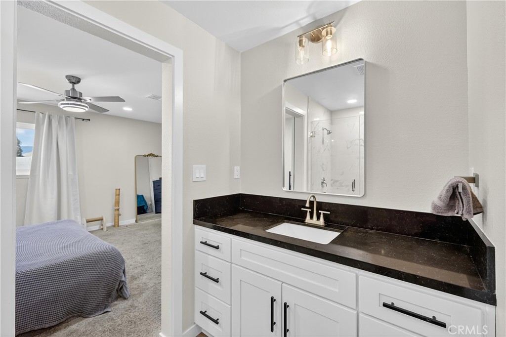 1427 Laramie