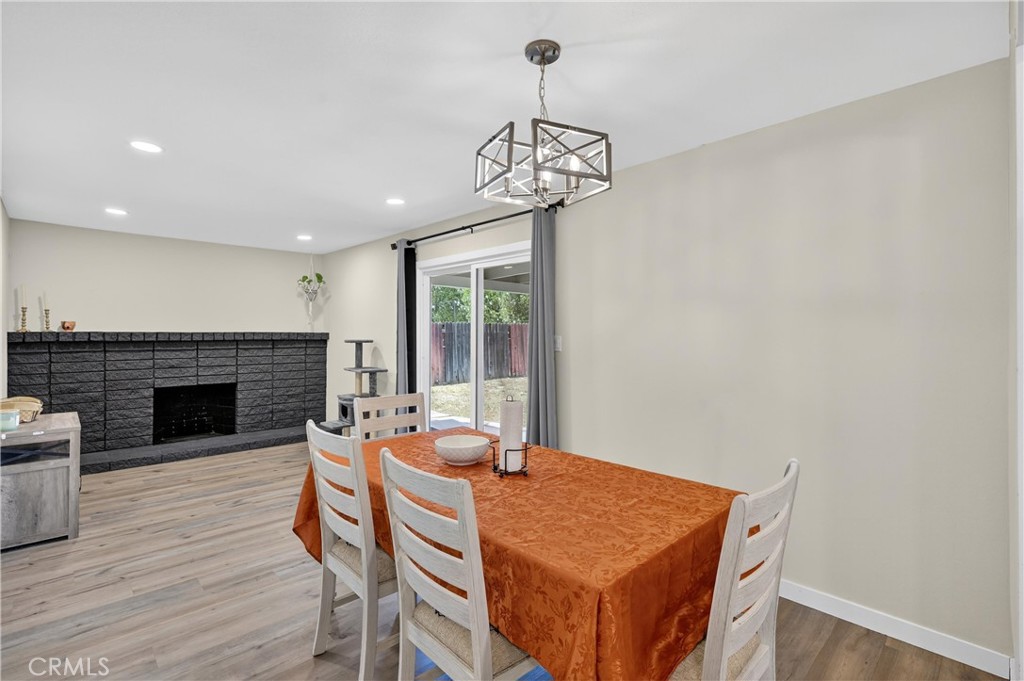 1427 Laramie