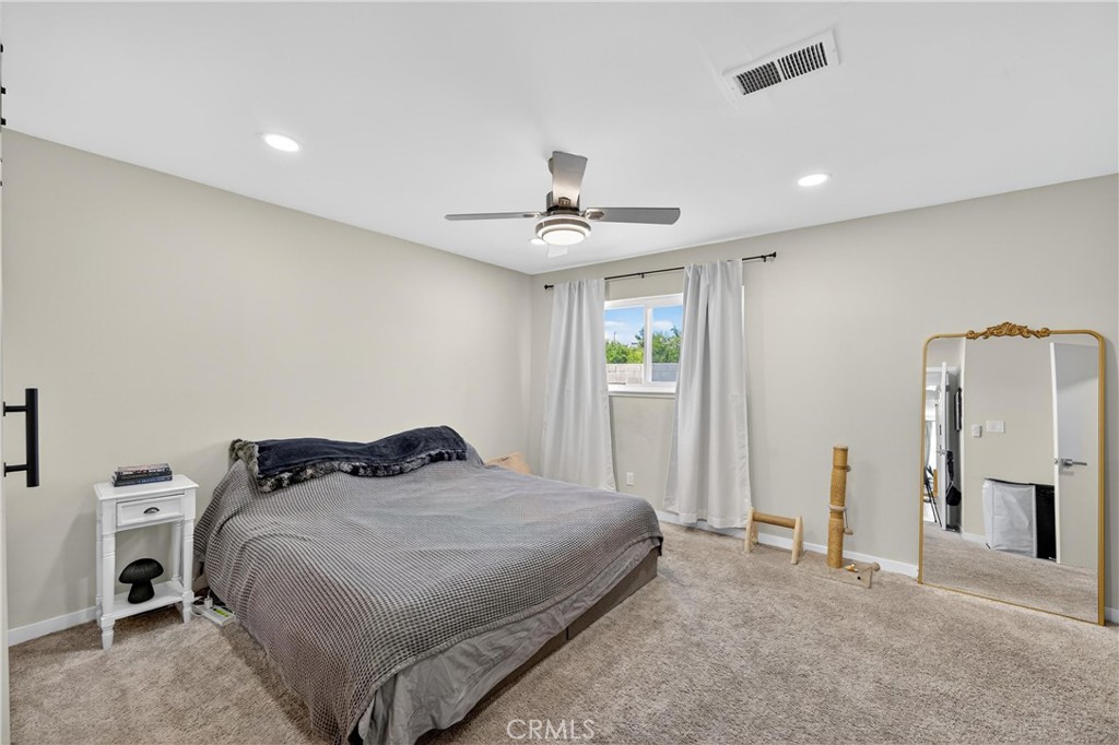 1427 Laramie
