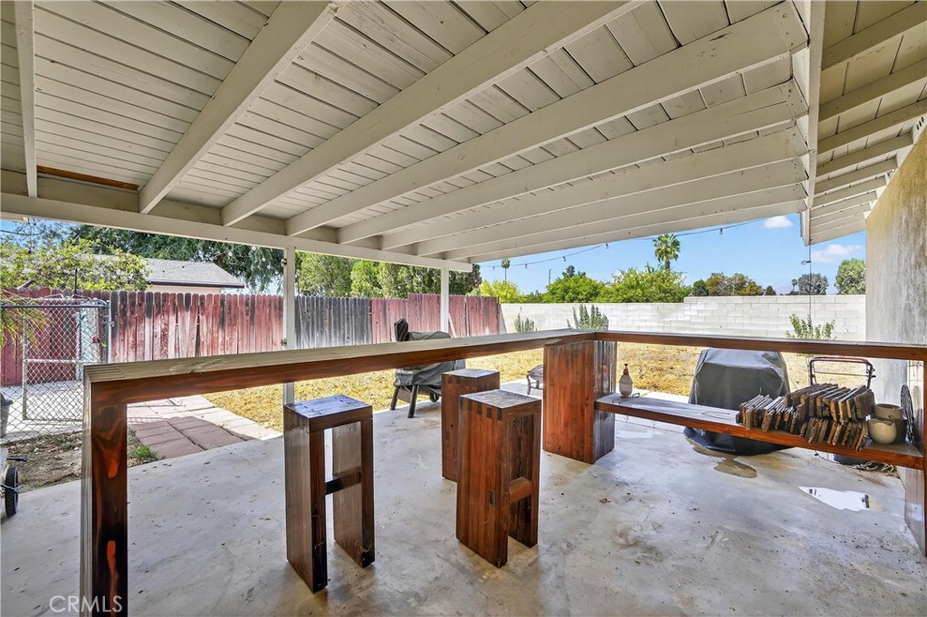 1427 Laramie