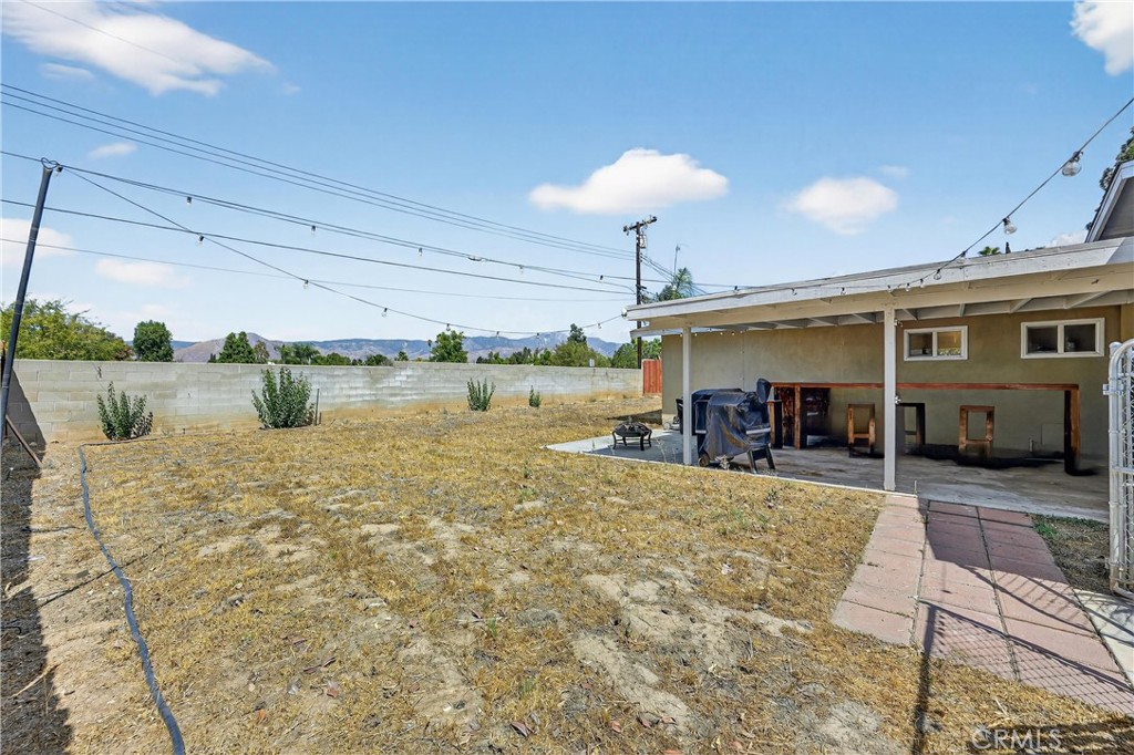 1427 Laramie