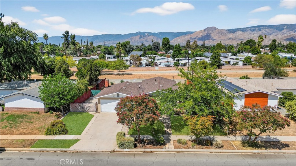 1427 Laramie