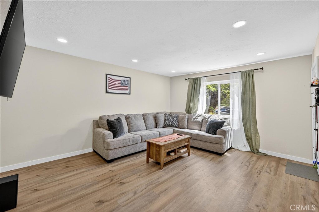 1427 Laramie