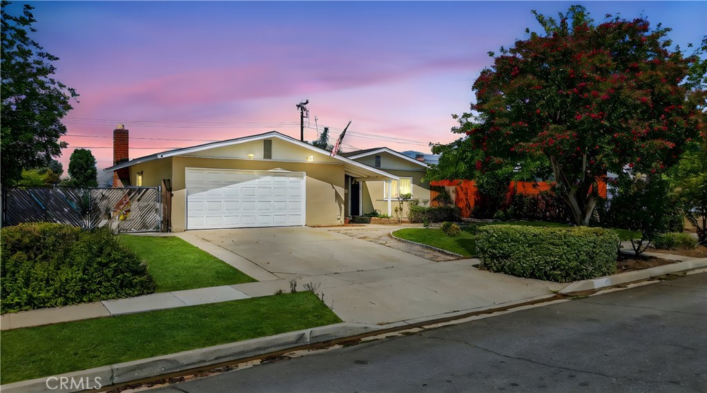 1427 Laramie