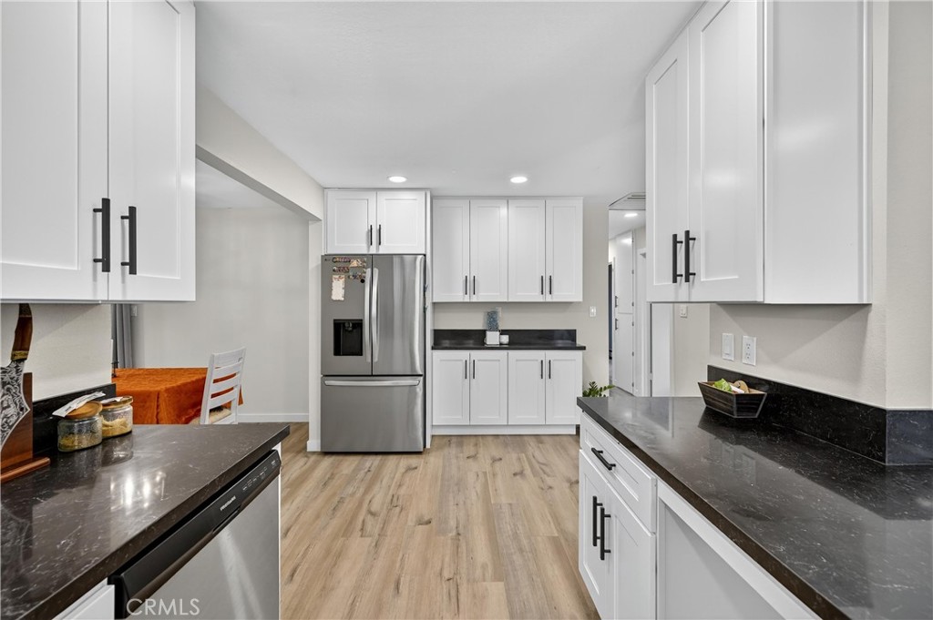1427 Laramie