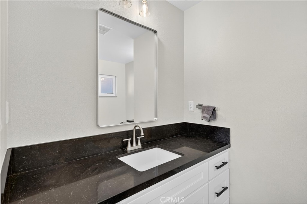 1427 Laramie