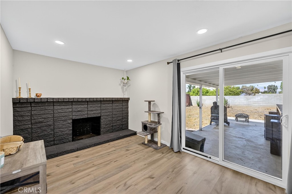 1427 Laramie