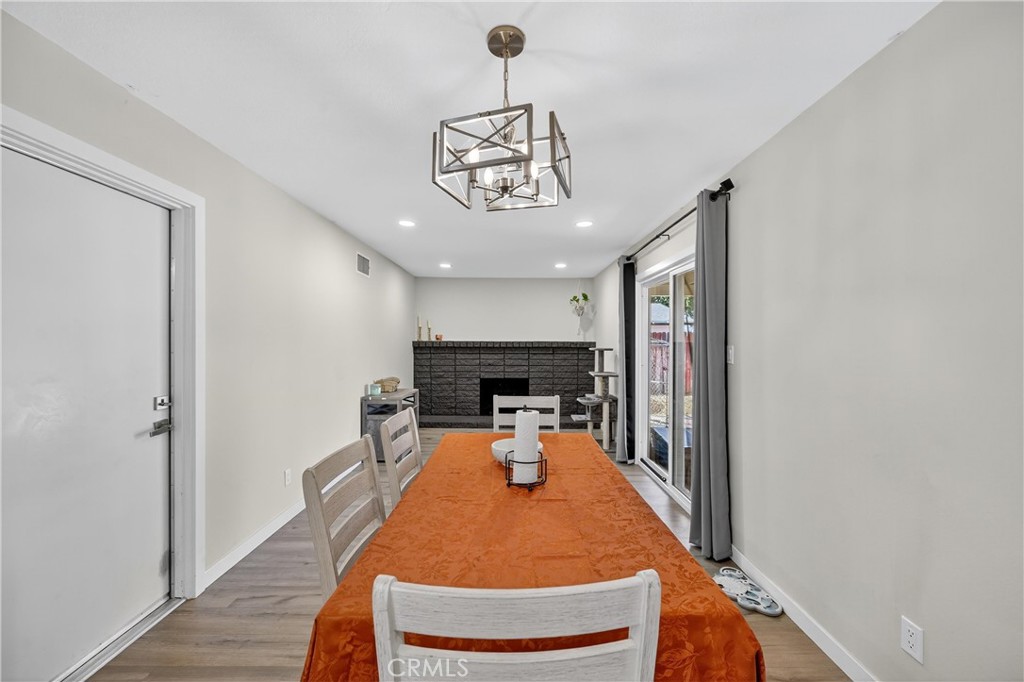 1427 Laramie