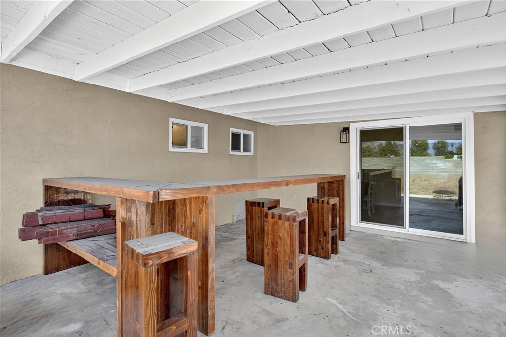 1427 Laramie