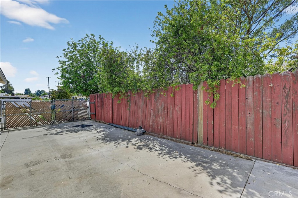 1427 Laramie